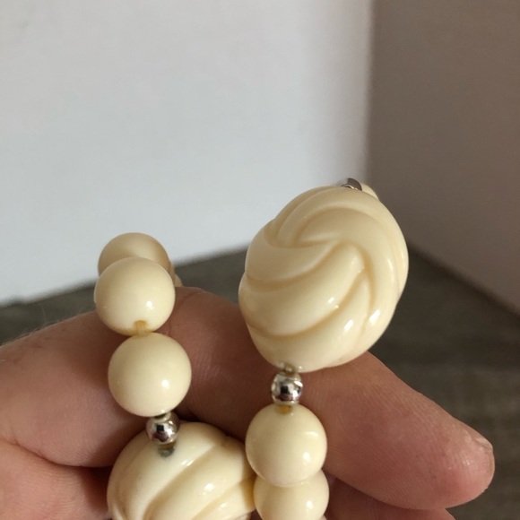 Vtg Ivory Beaded Necklace - Picture 7 of 9
